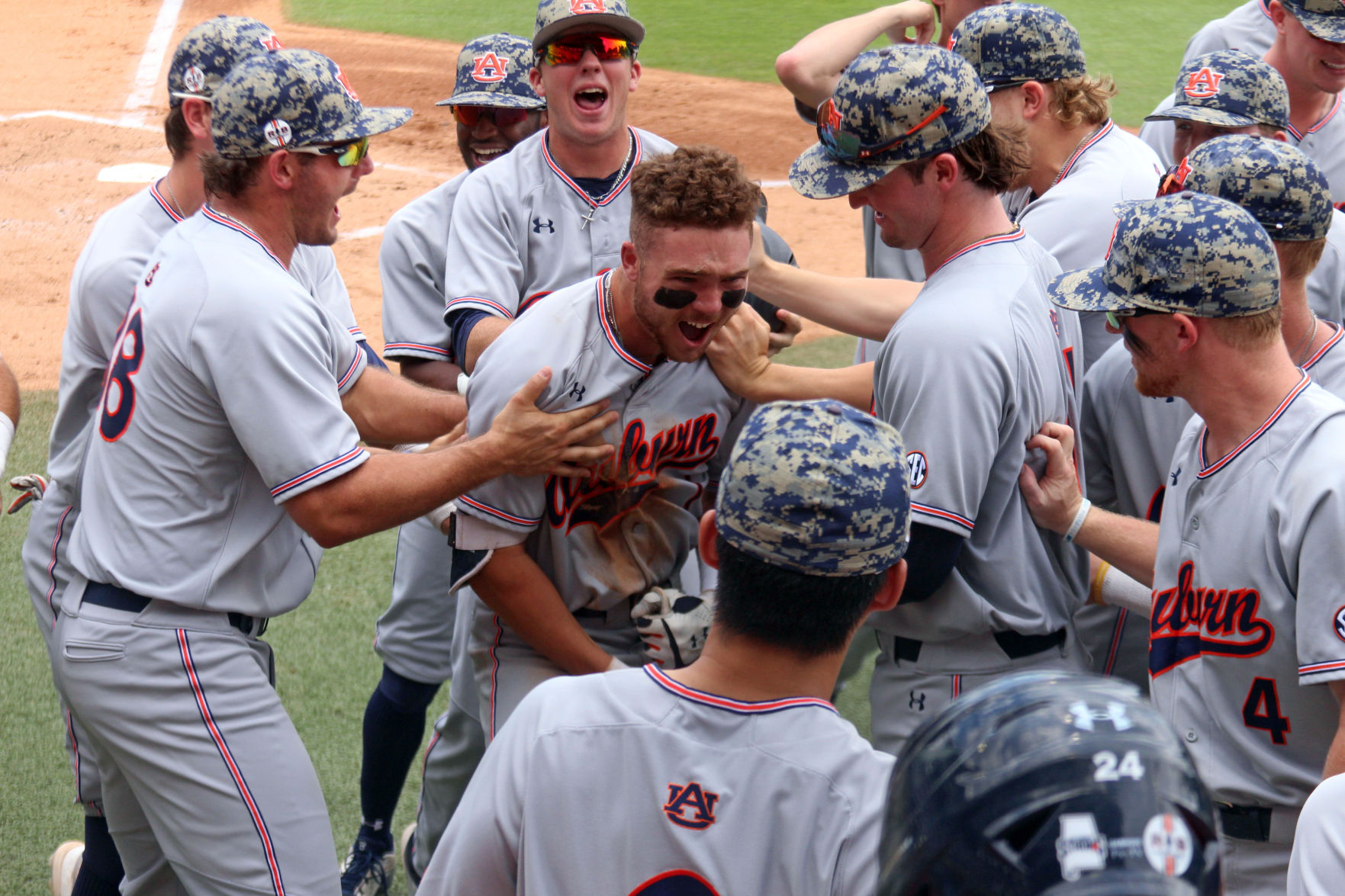 PHOTOS: Auburn vs. North Carolina, Super Regional Game 3